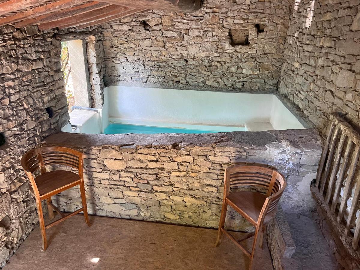 L'Ostal Du Pic Saint Loup Aux Embruscalles Claret Bagian luar foto